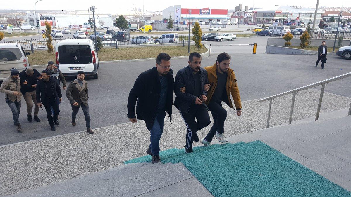 Kendilerini polis olarak tanıtan 4 gaspçı tutuklandı