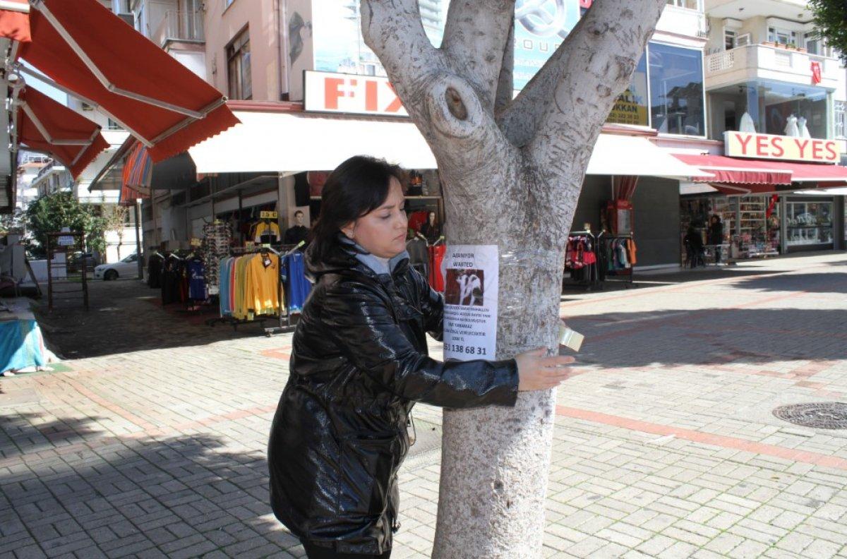 Kaybolan kedisinin başına ödül koydu
