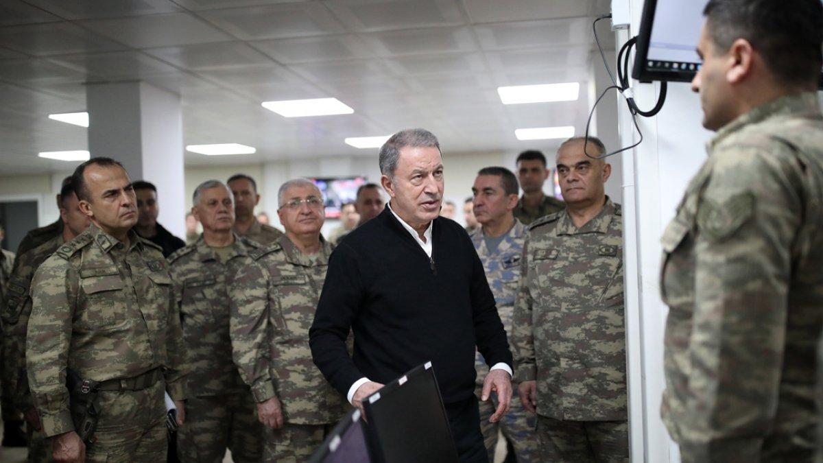 Hulusi Akar Suriye sınırında incelemelerde