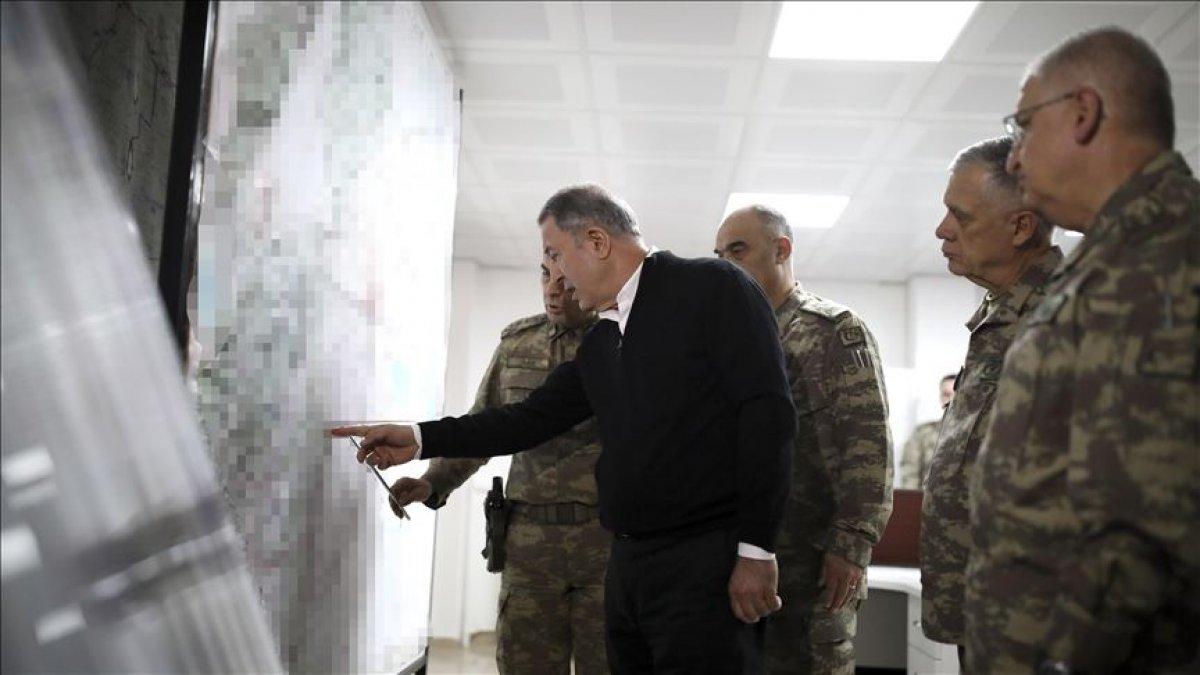 Hulusi Akar Suriye sınırında incelemelerde