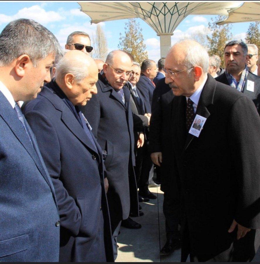 Bahçeli, Kılıçdaroğlu'nun elini sıkmadı