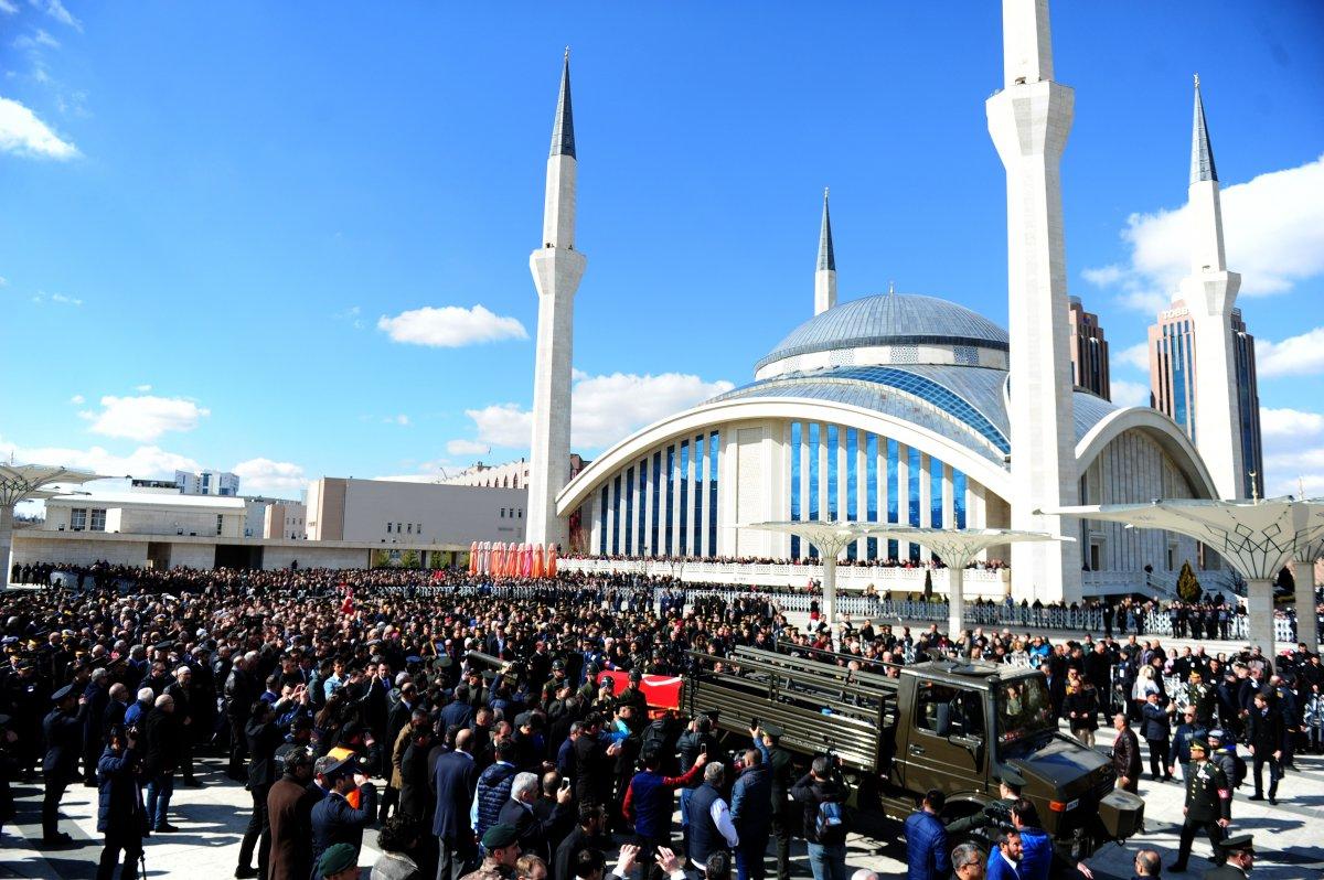 Bahçeli, Kılıçdaroğlu'nun elini sıkmadı