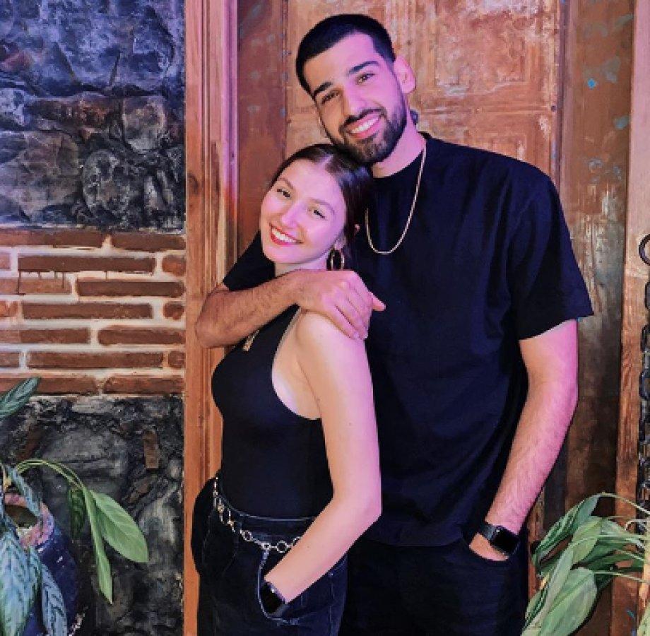 Genç oyuncu İlayda Akdoğan, İran'da mahsur kaldı