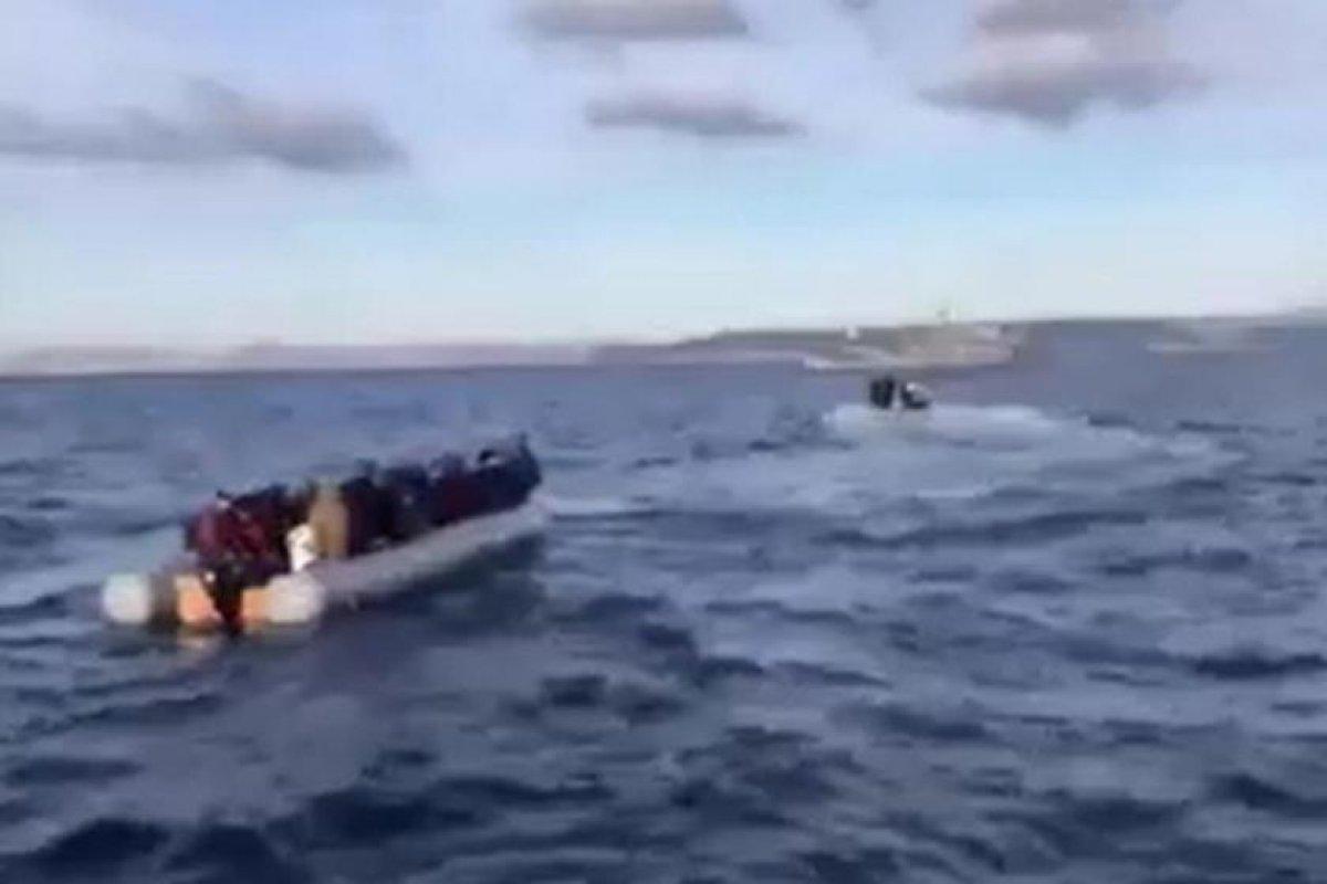 Yunanistan, mülteci botlarını Türkiye'ye geri itti