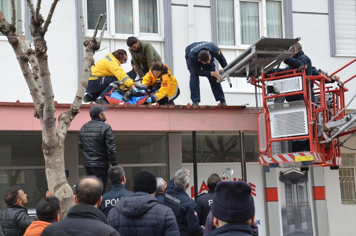 Karaman'da evin penceresinden düşen genç ağır yaralandı