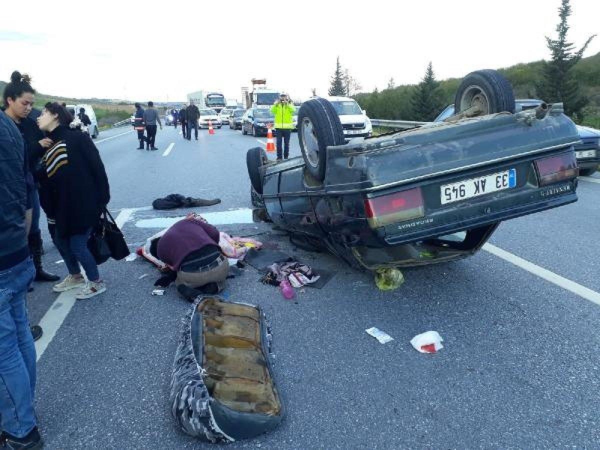 Mersin'de otomobil ile kamyon çarpıştı: 7 yaralı