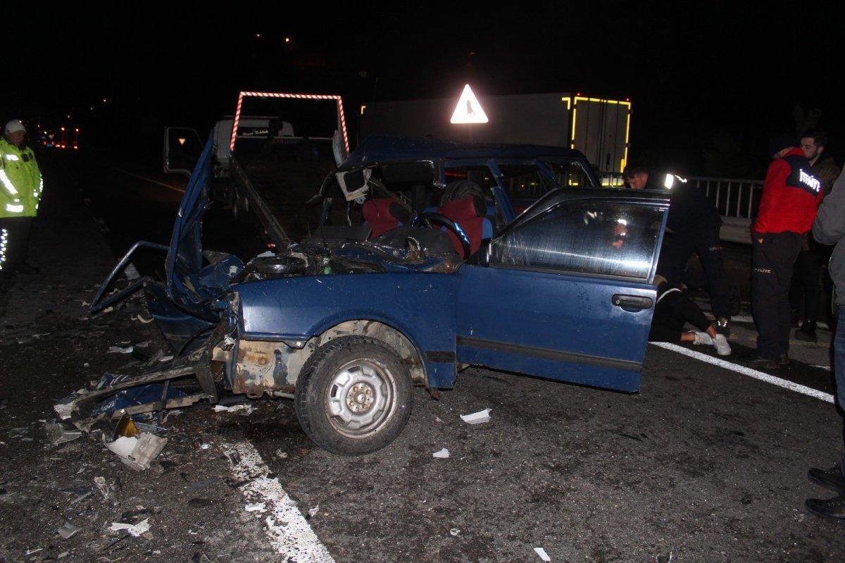 Giresun'da ters yöne giren araç tıra çarptı