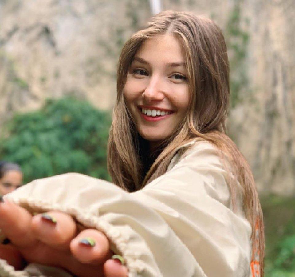 Genç oyuncu İlayda Akdoğan, İran'da mahsur kaldı