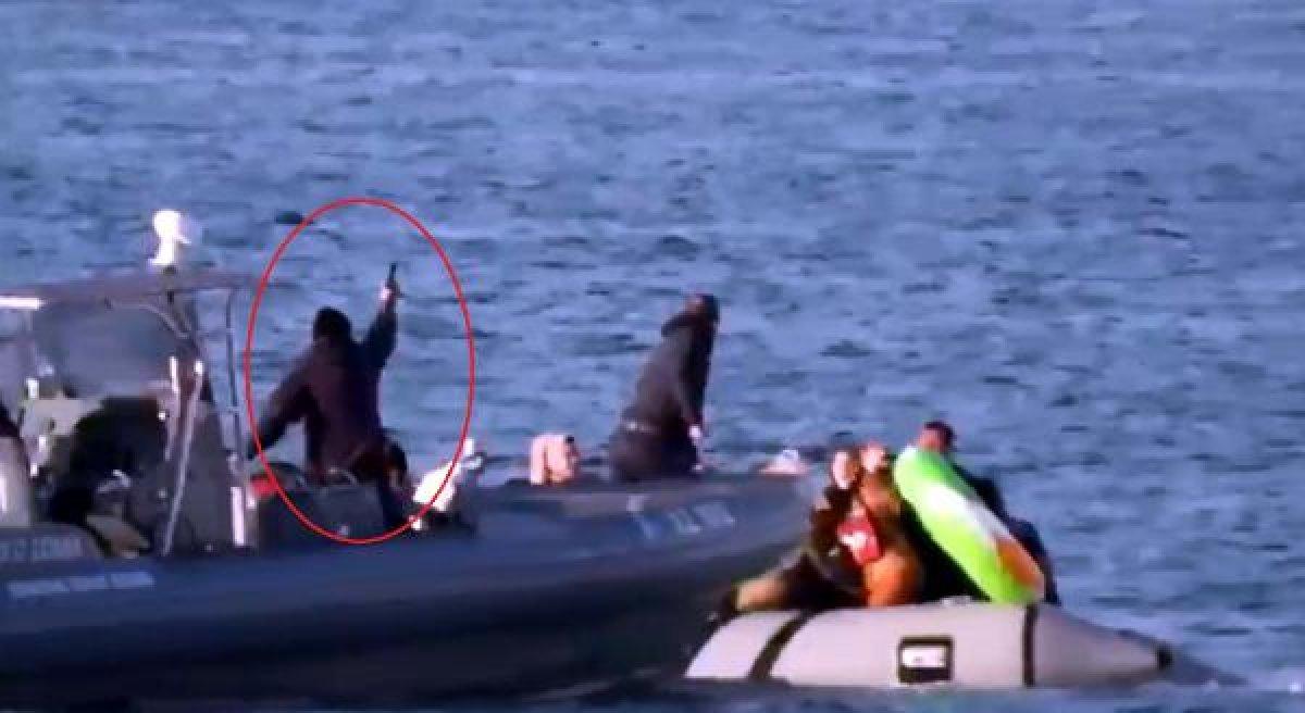 Yunanlılar mültecilerin botlarını batırmaya çalıştı