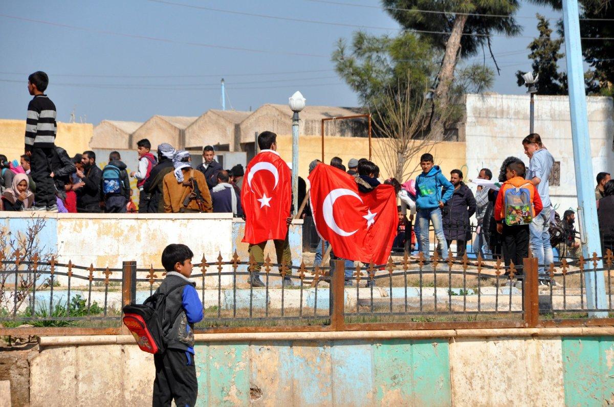 Suriye'de İdlib şehitleri için miting düzendi