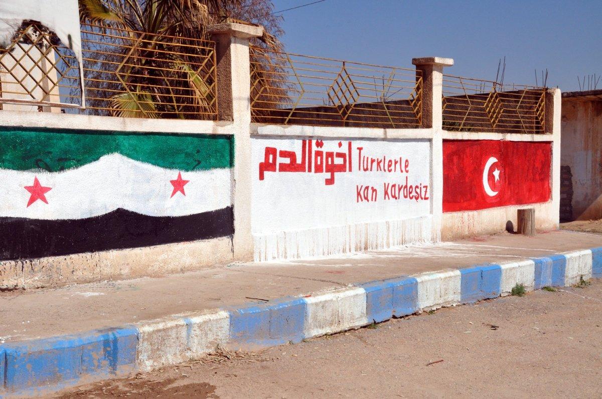 Suriye'de İdlib şehitleri için miting düzendi