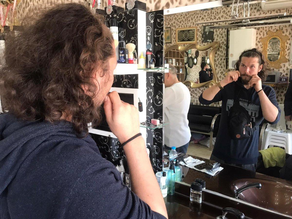 Mülteci gençler kuaför salonlarına akın etti