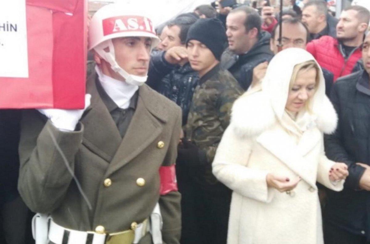 İyi Partili Aylin Cesur'un tepki çeken pozları