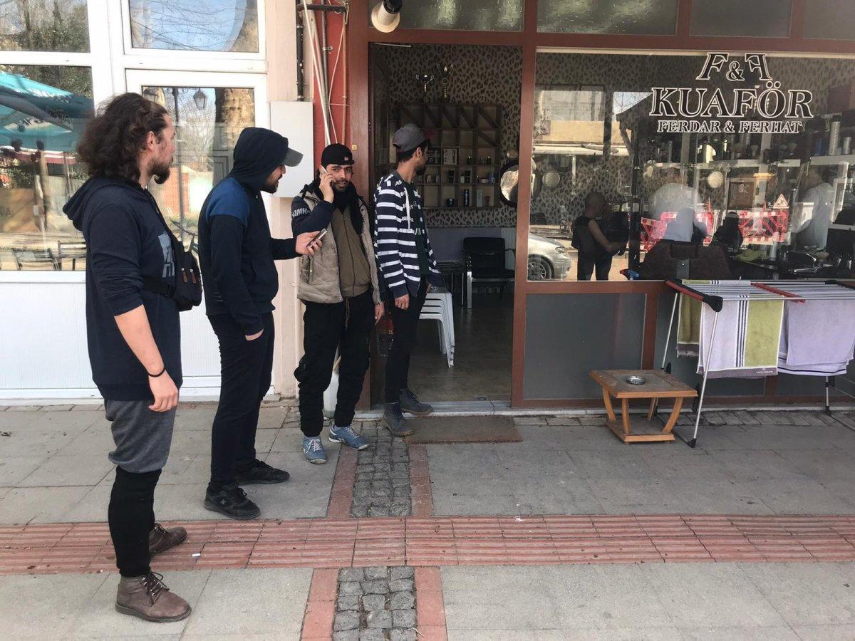 Mülteci gençler kuaför salonlarına akın etti