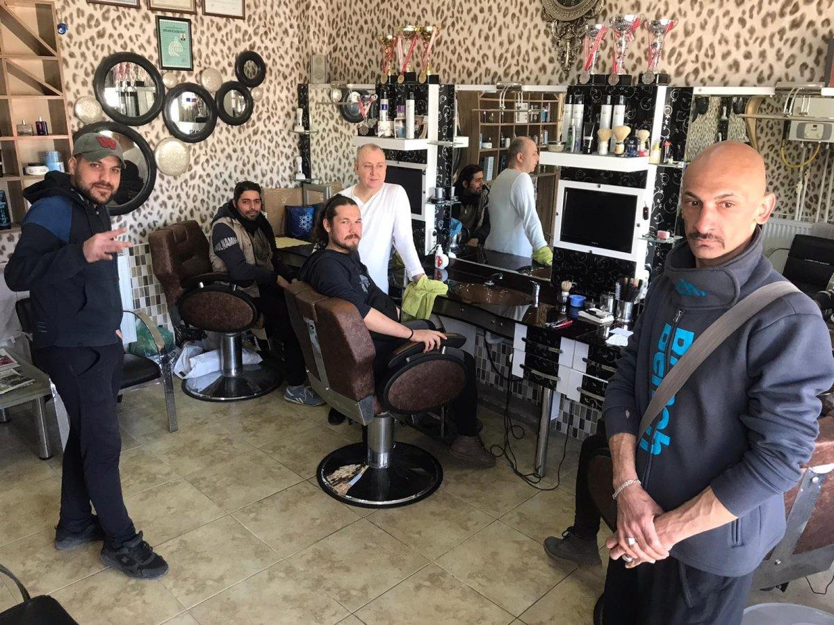 Mülteci gençler kuaför salonlarına akın etti