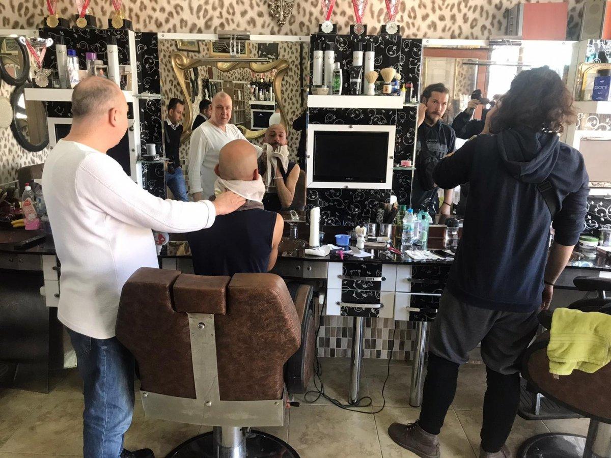 Mülteci gençler kuaför salonlarına akın etti