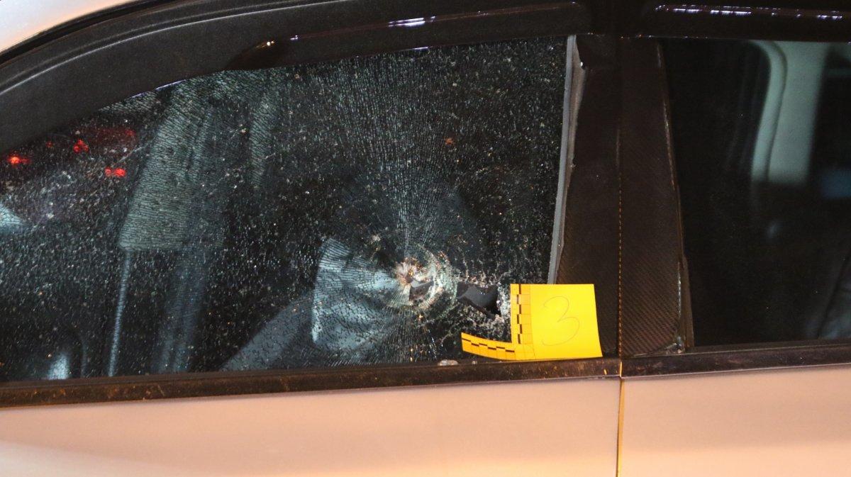 Denizli'de seyir halindeki araca silahlı saldırı