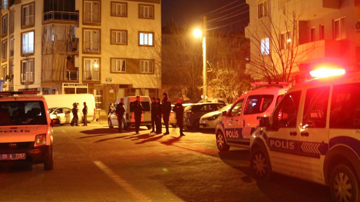 Denizli'de seyir halindeki araca silahlı saldırı