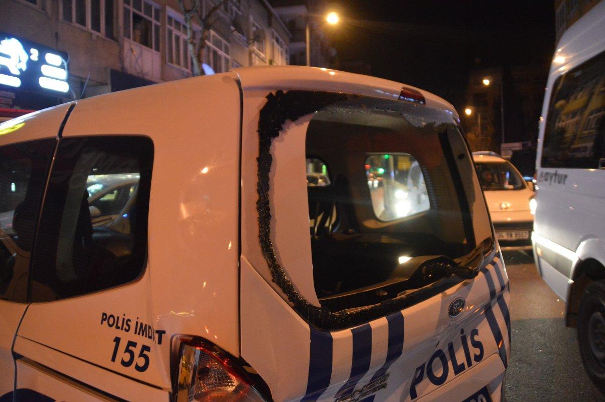 Polis aracına çarpan şahıslar kaçarken kaza yaptı