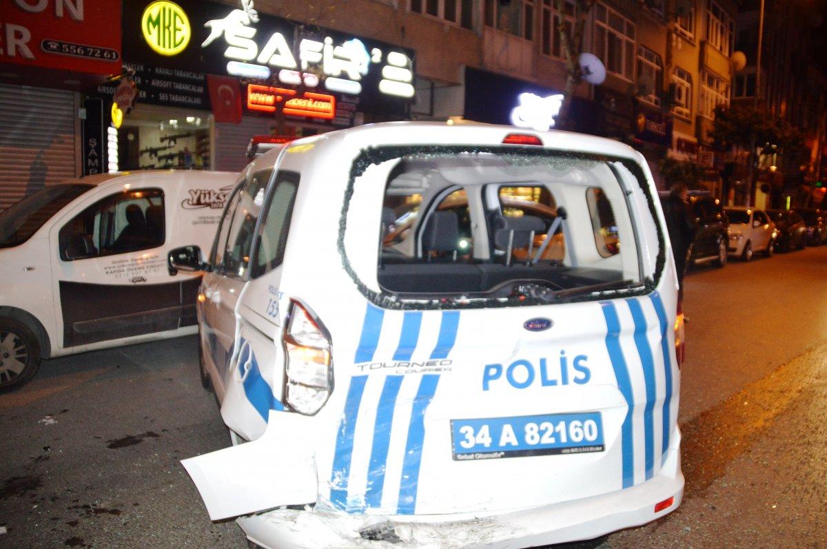 Polis aracına çarpan şahıslar kaçarken kaza yaptı