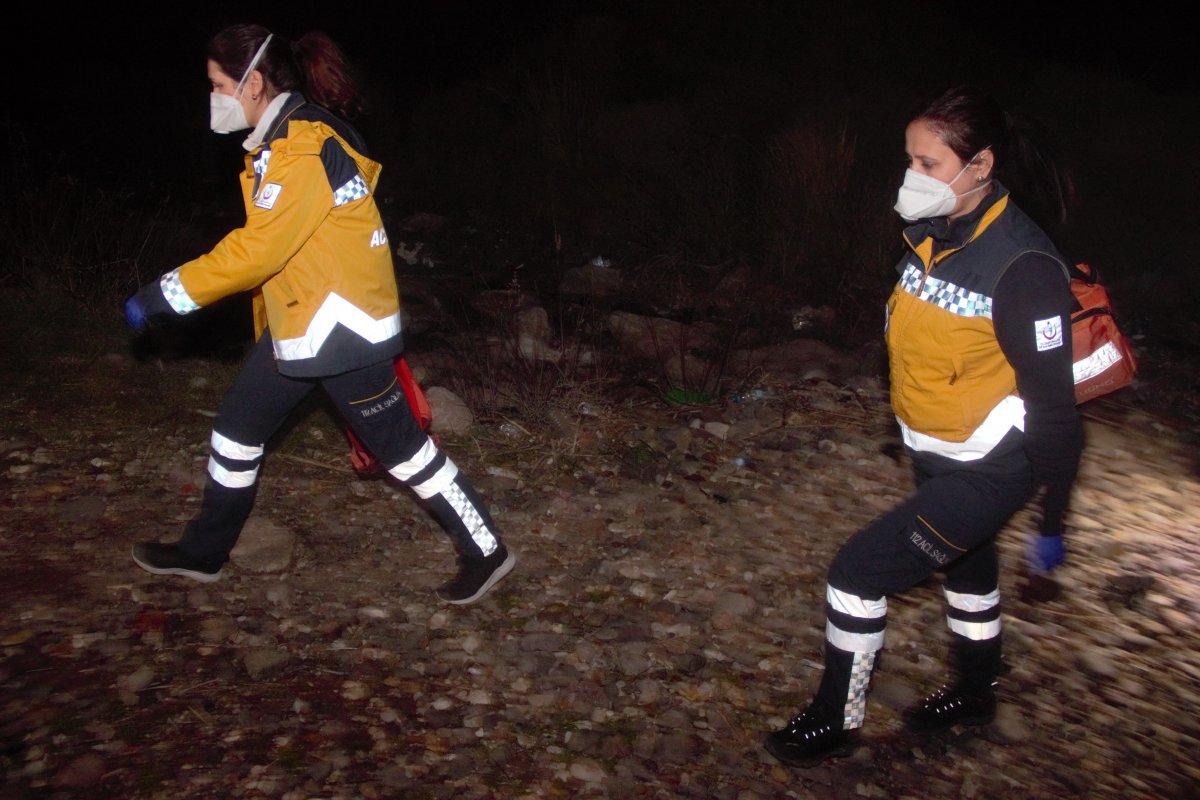 Yunanlar hamile kadını dövüp parasını aldı