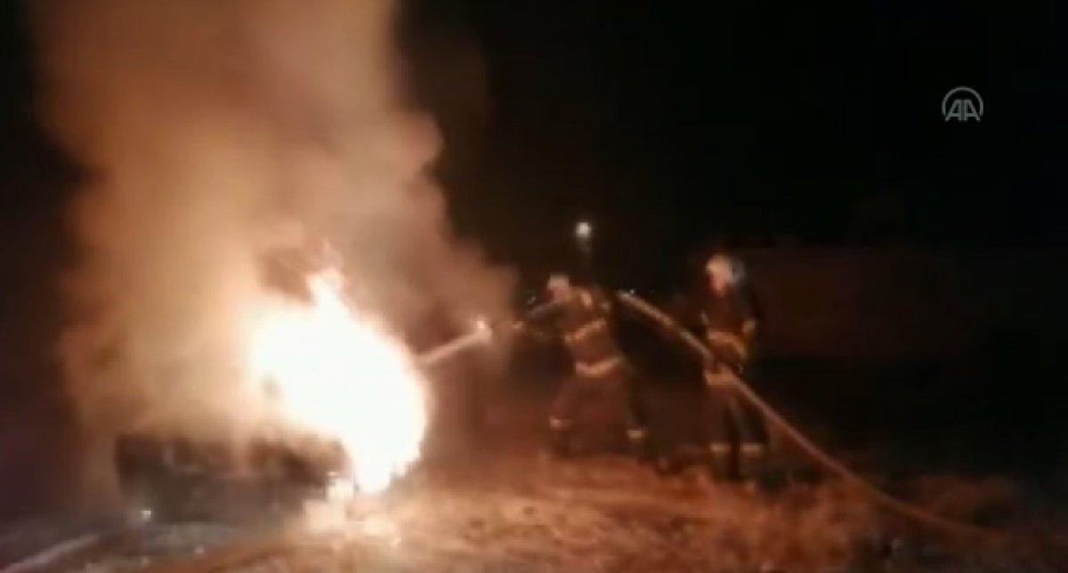 Aksaray'da park halindeki otomobil yandı