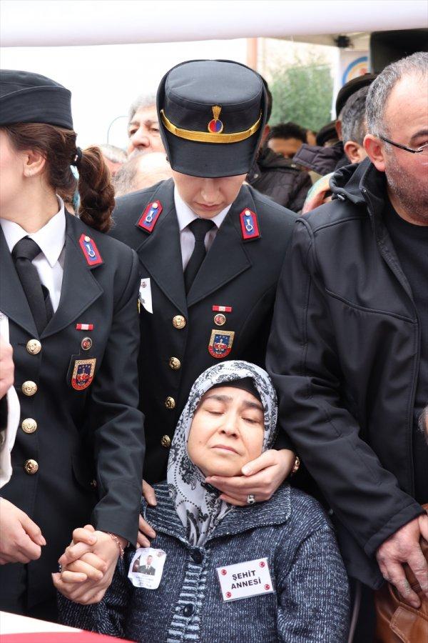 Şehit annesinin yürek yakan feryadı