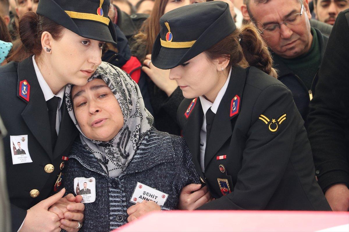 Şehit annesinin yürek yakan feryadı