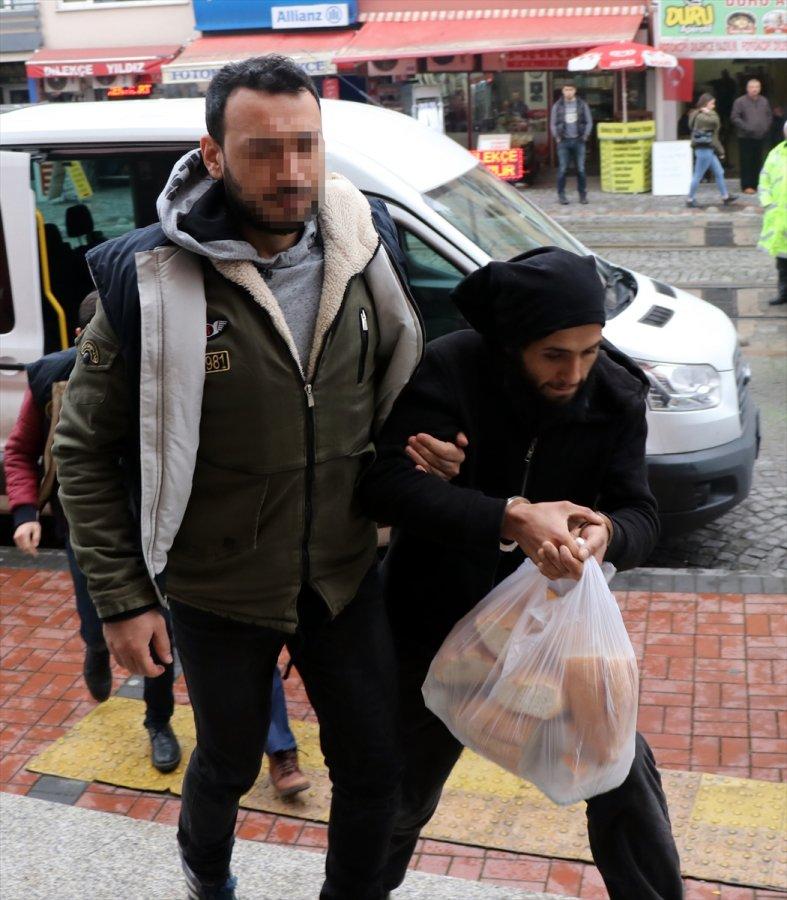 Kocaeli'de 8 El Kaide şüphelisi yakalandı