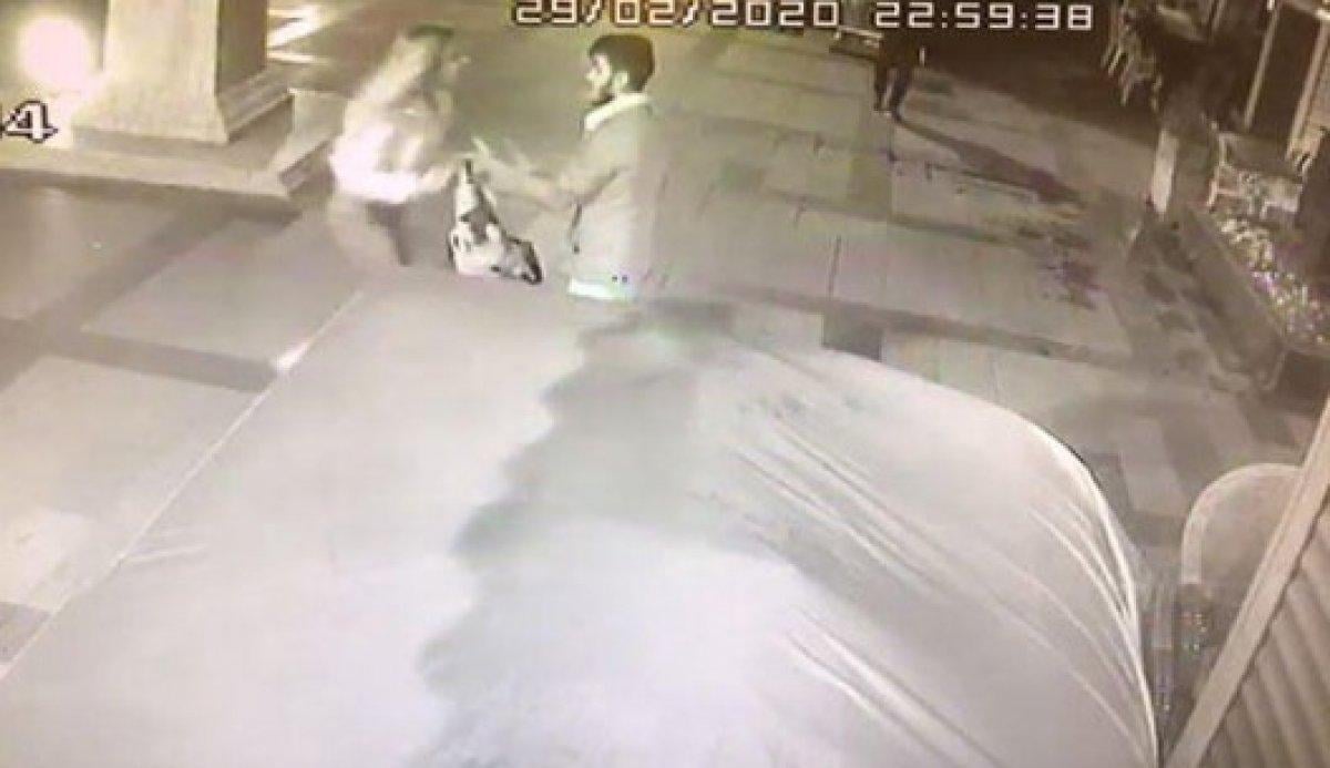 Sokak ortasında kadından erkeğe şiddet kamerada