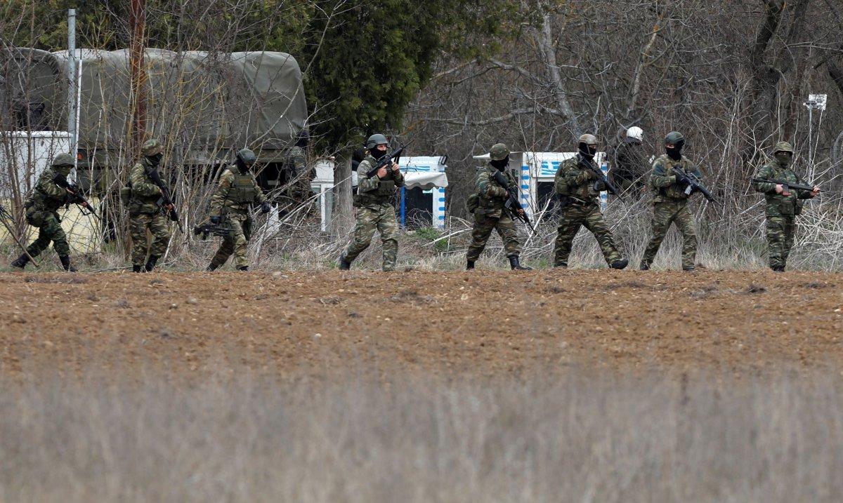 Yunan polisinin göz yaşartıcı bomba stokları bitiyor