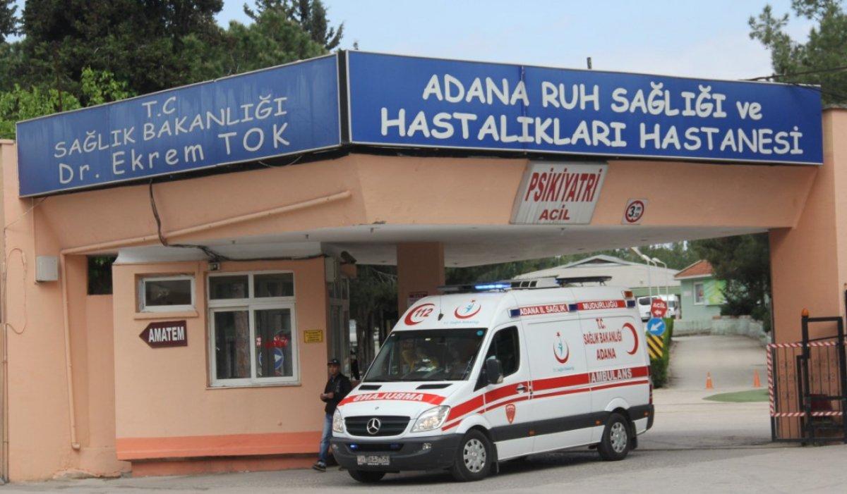 Şizofren kadın, bir hastanın gözlerini çıkardı