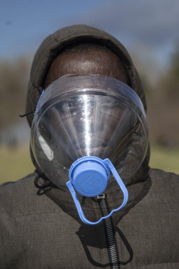 Mültecilerden gaz bombasına karşı pet şişeden önlem