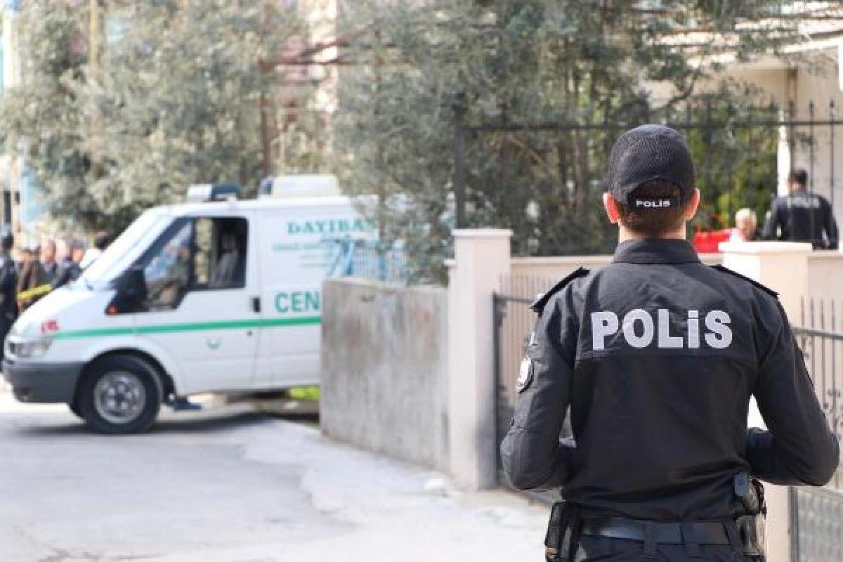 Denizli'de bir kişi eşini baltayla öldürüp, intihar etti