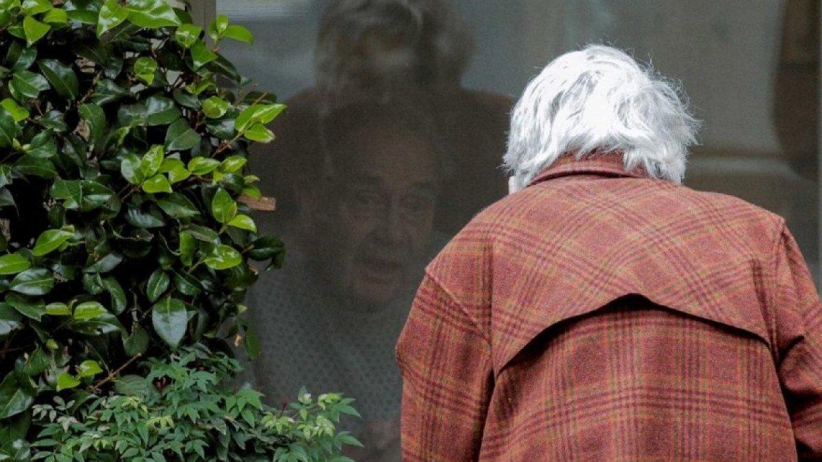 Koronavirüs 60 yıllık çifti birbirinden ayırdı