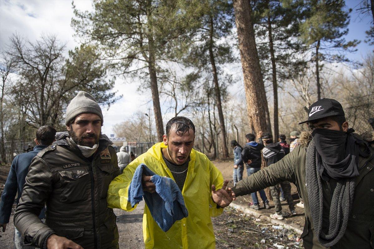 Mültecilerden gaz bombasına karşı pet şişeden önlem