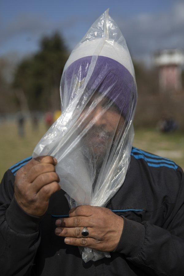Mültecilerden gaz bombasına karşı pet şişeden önlem