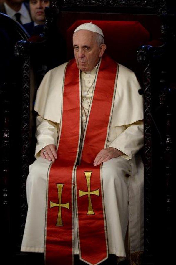 Papa, pazar ayinini internetten yapacak