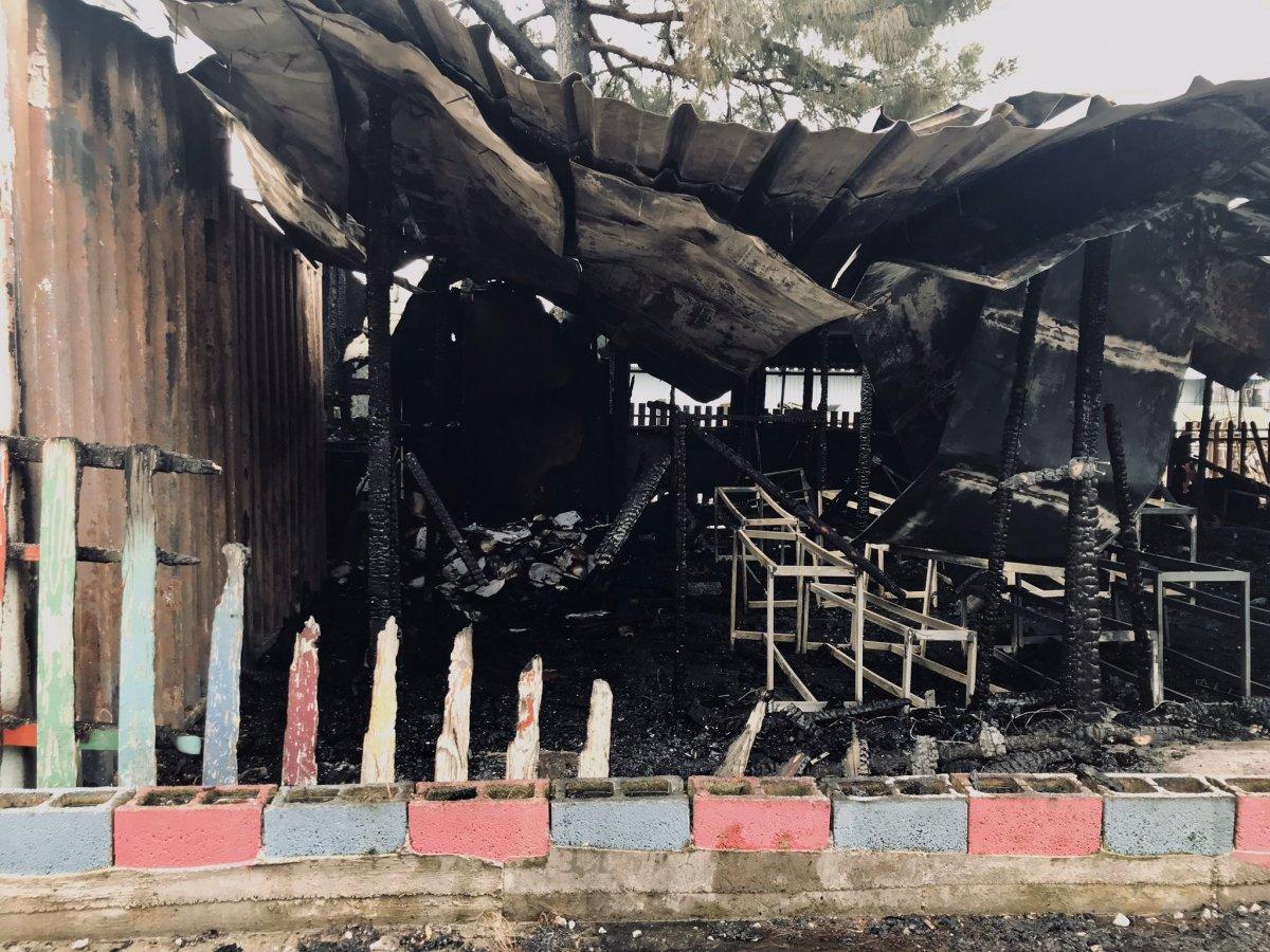 Midilli Adası'nda sığınmacı çocukların okulu yandı