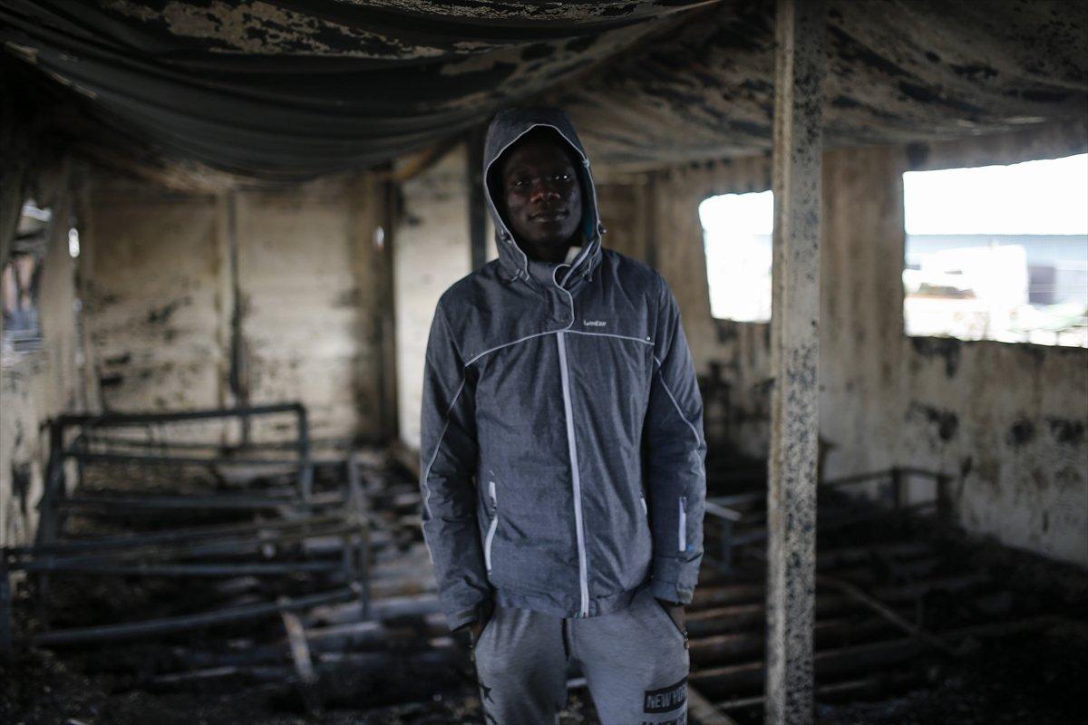 Midilli Adası'nda sığınmacı çocukların okulu yandı