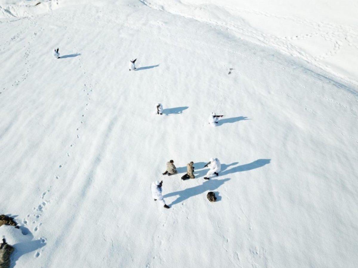 TSK'dan zorlu hava şartlarında eğitim
