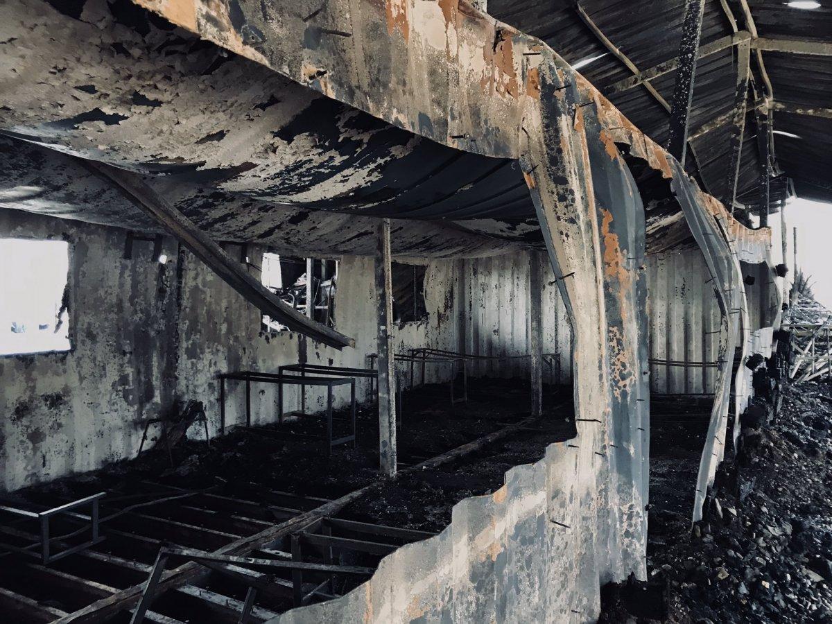 Midilli Adası'nda sığınmacı çocukların okulu yandı