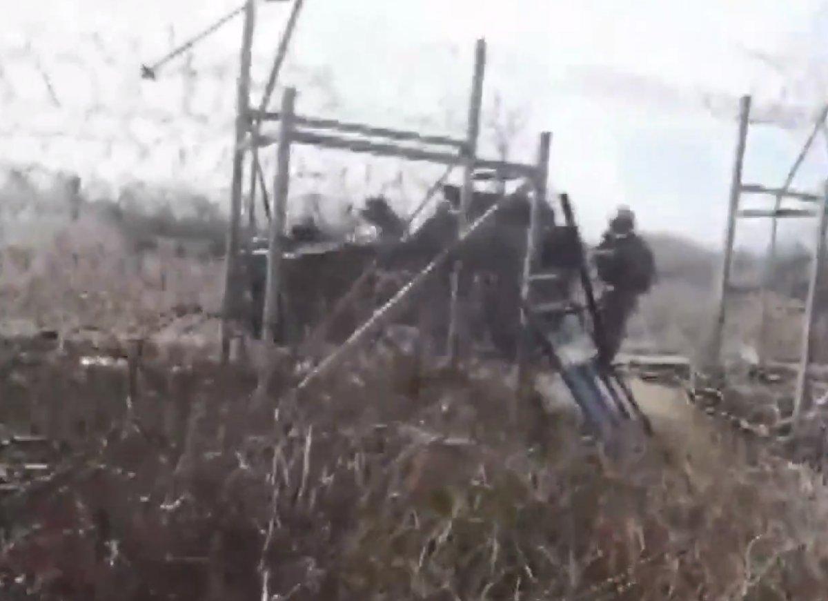 Yunan askeri Halk TV kameramanına plastik mermi sıktı