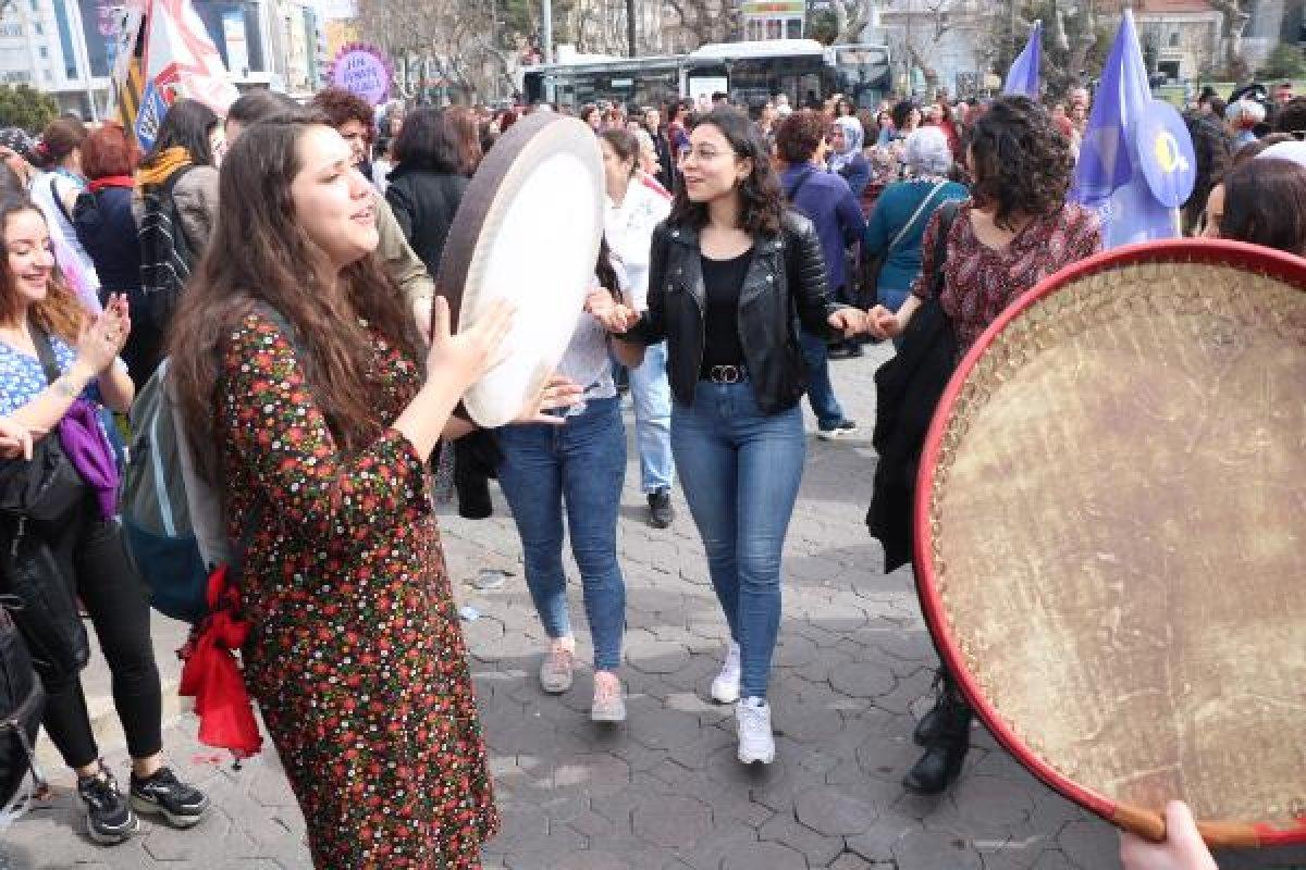 Kadınlar, Dünya Kadınlar Günü için Kadıköy'de toplandı