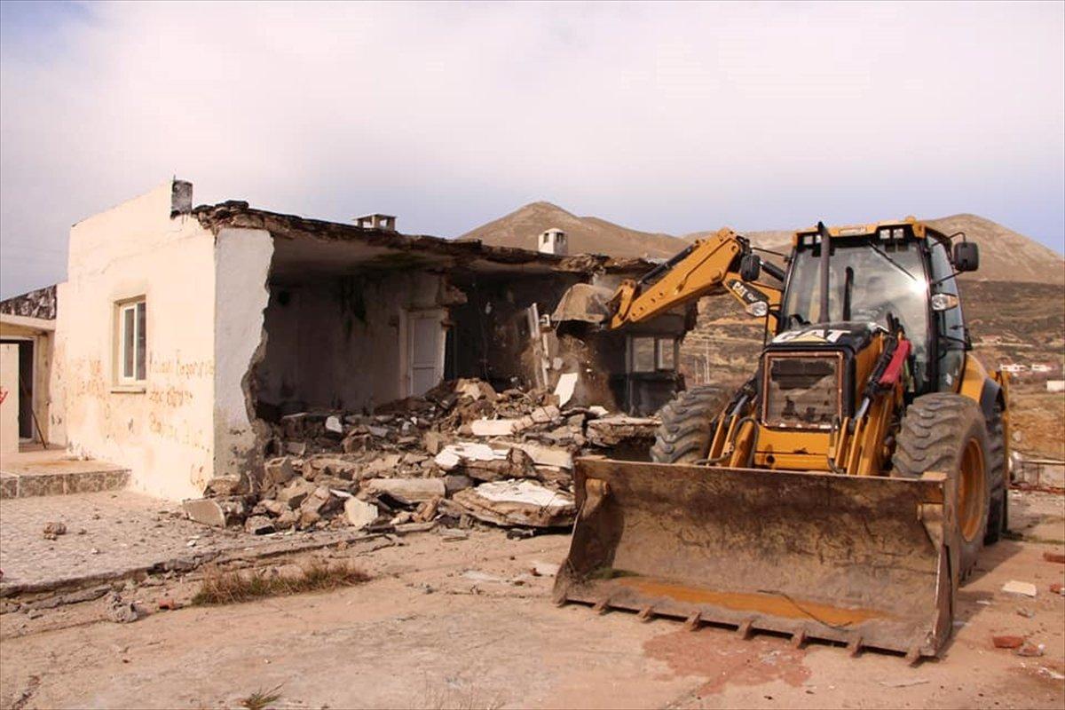 Çanakkale'de kaçak yapılar yıkıldı