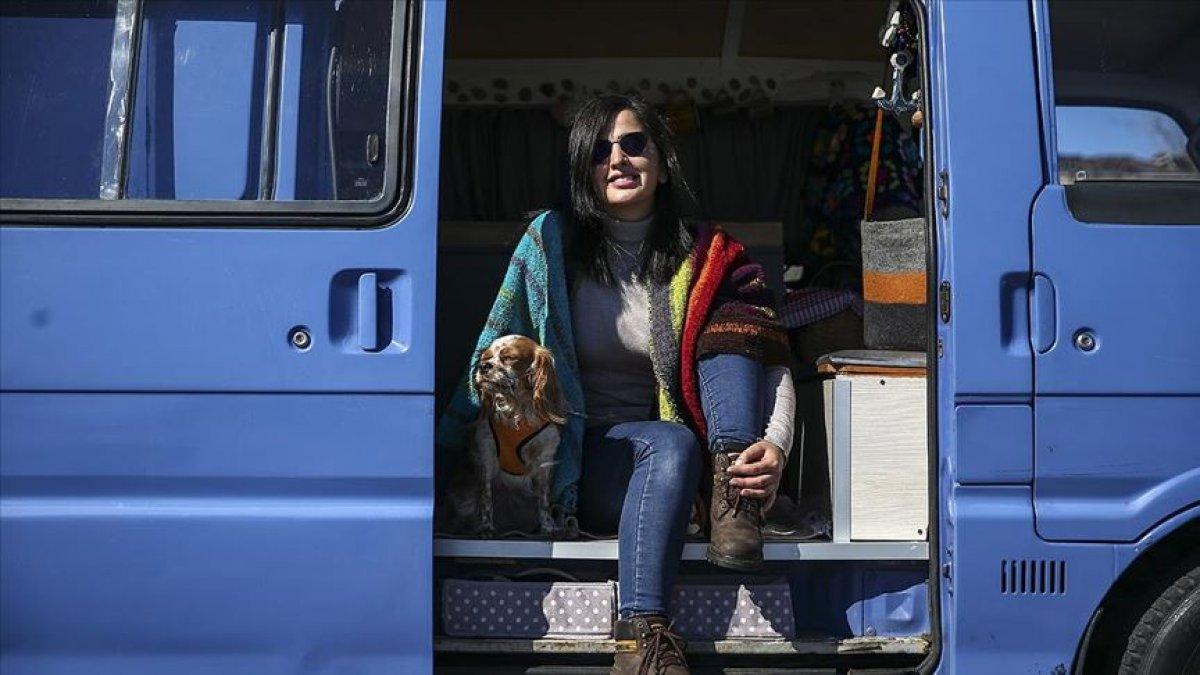 Karavan-minibüsüyle hayalindeki Türkiye gezisini yaşıyor