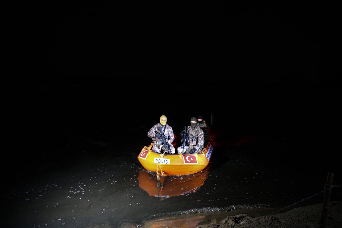 Özel Harekatçılar, Yunan sınırında gece gündüz devriyesini sürdürüyor