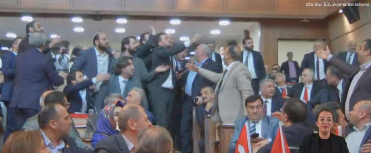 İBB Meclisi'nde Engin Özkoç tartışması