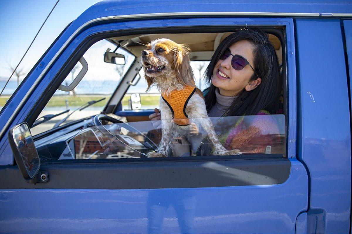 Karavan-minibüsüyle hayalindeki Türkiye gezisini yaşıyor