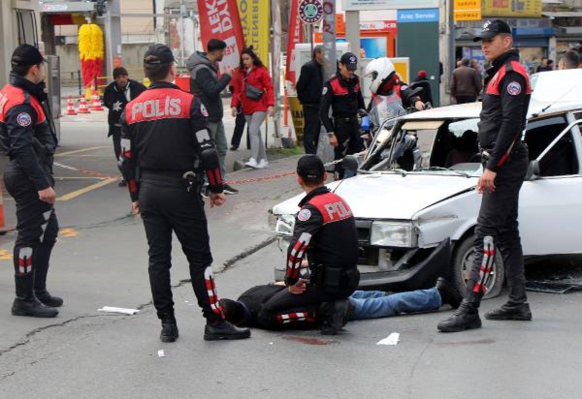 İstanbul'da polisten kaçan şüpheli kaza yaptı